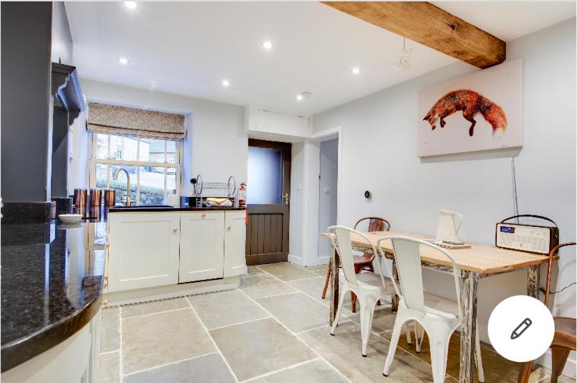 מטלוק Rustic Retreats Jacks Cottage With Hot Tub & Alpaca Walking Experiences מראה חיצוני תמונה